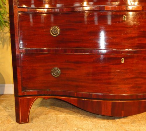 GEORGE III MAHOGANY SERPENTINE CHEST OF DRAWERS - ADDITIONAL PHOTO 7