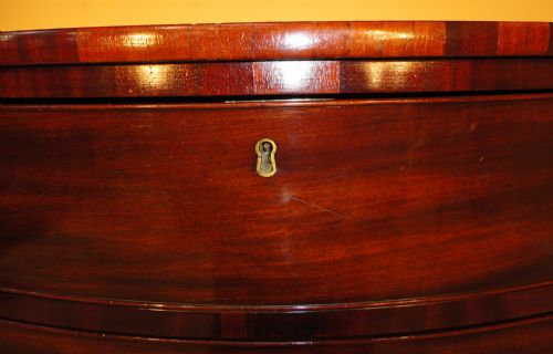 GEORGE III MAHOGANY SERPENTINE CHEST OF DRAWERS - ADDITIONAL PHOTO 9