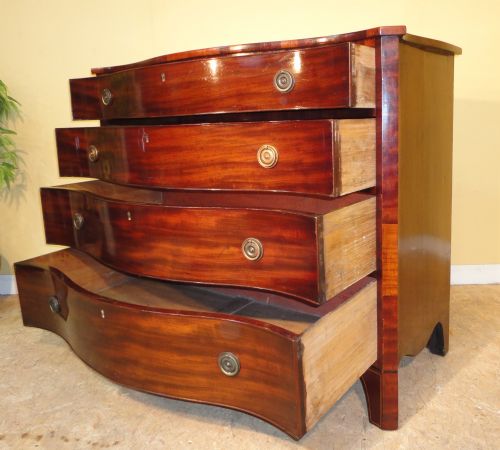 GEORGE III MAHOGANY SERPENTINE CHEST OF DRAWERS - ADDITIONAL PHOTO 10