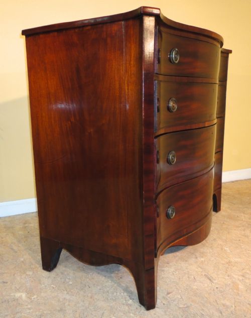 GEORGE III MAHOGANY SERPENTINE CHEST OF DRAWERS - ADDITIONAL PHOTO 13