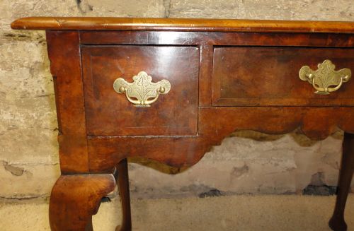 18TH CENTURY GEORGIAN IRISH WALNUT LOWBOY - ADDITIONAL PHOTO 1