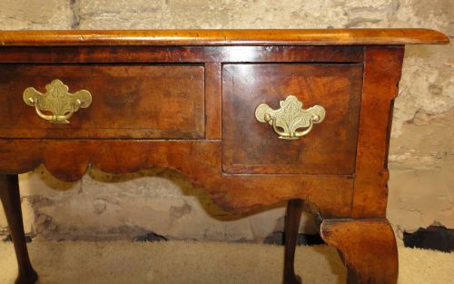 18TH CENTURY GEORGIAN IRISH WALNUT LOWBOY - ADDITIONAL PHOTO 2