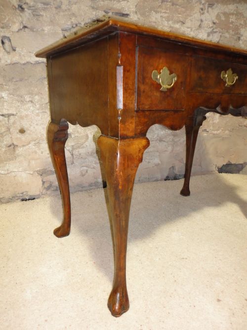 18TH CENTURY GEORGIAN IRISH WALNUT LOWBOY - ADDITIONAL PHOTO 3