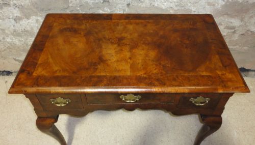 18TH CENTURY GEORGIAN IRISH WALNUT LOWBOY - ADDITIONAL PHOTO 4