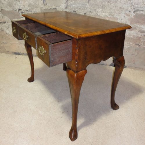 18TH CENTURY GEORGIAN IRISH WALNUT LOWBOY - ADDITIONAL PHOTO 5