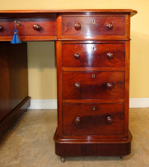 ANTIQUE VICTORIAN MAHOGANY 4FT PEDESTAL DESK - ADDITIONAL PHOTO 4