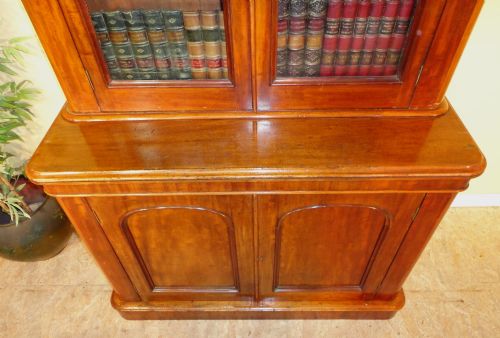 ANTIQUE VICTORIAN MAHOGANY TWO DOOR BOOKCASE - ADDITIONAL PHOTO 4