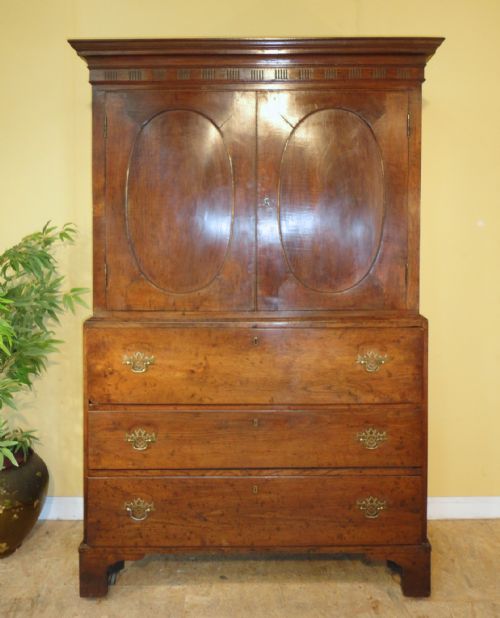 GEORGIAN OAK HOUSEKEEPERS SECRTAIRE CUPBOARDPRESS - ADDITIONAL PHOTO 1