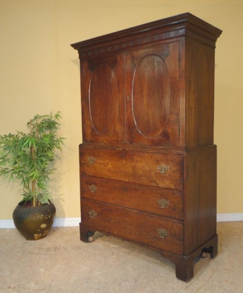 GEORGIAN OAK HOUSEKEEPERS SECRTAIRE CUPBOARDPRESS - ADDITIONAL PHOTO 2