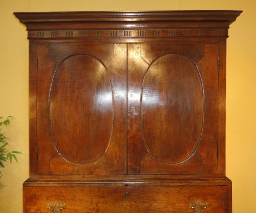 GEORGIAN OAK HOUSEKEEPERS SECRTAIRE CUPBOARDPRESS - ADDITIONAL PHOTO 3