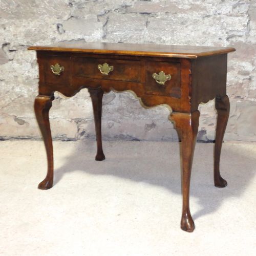 18TH CENTURY GEORGIAN IRISH WALNUT LOWBOY - ADDITIONAL PHOTO 6