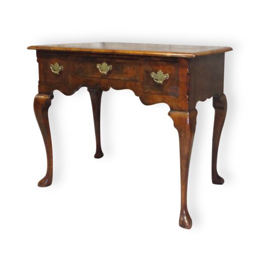 18th century georgian irish walnut lowboy - CATEGORY: ANTIQUE FURNITURE - DATED 18TH CENTURY