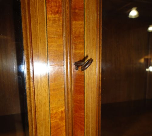 ANTIQUE LATE VICTORIAN SHERATON STYLE BIJOUTERIE CABINET - ADDITIONAL PHOTO 6
