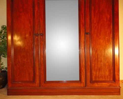 VICTORIAN MAHOGANY FITTED TRIPLE WARDROBE - ADDITIONAL PHOTO 3