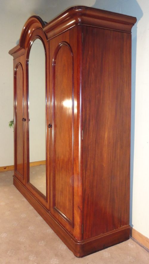 VICTORIAN MAHOGANY FITTED TRIPLE WARDROBE - ADDITIONAL PHOTO 14