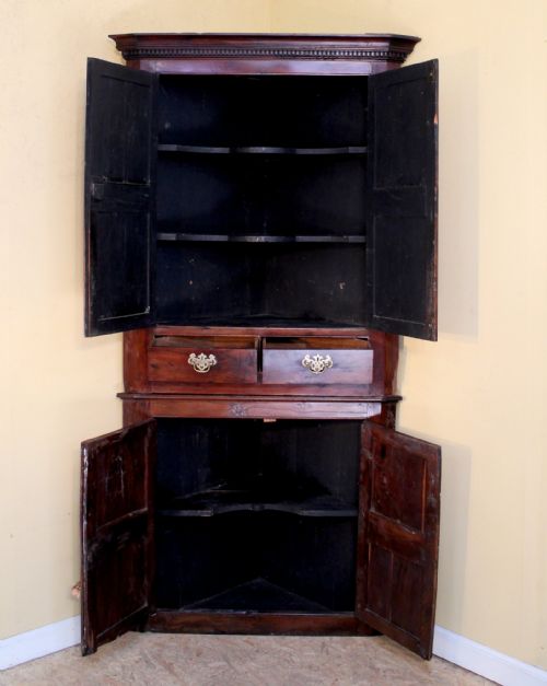 AN 18TH CENTURY GEORGIAN IRISH YEW CORNER CUPBOARD - ADDITIONAL PHOTO 13