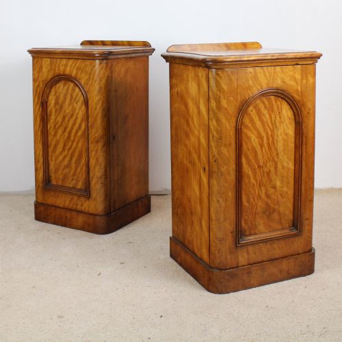 PAIR OF VICTORIAN SATIN WALNUT BEDSIDE CABINETS - ADDITIONAL PHOTO 1