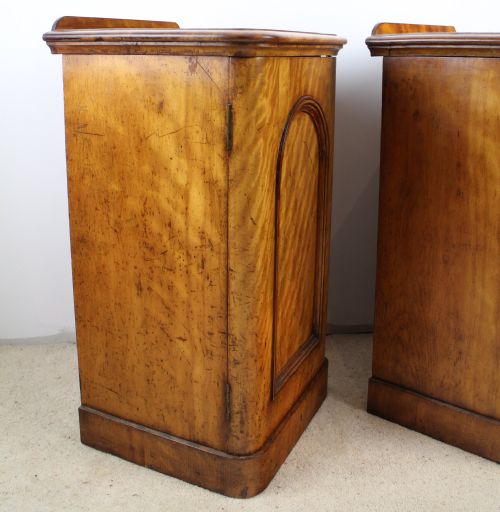 PAIR OF VICTORIAN SATIN WALNUT BEDSIDE CABINETS - ADDITIONAL PHOTO 10