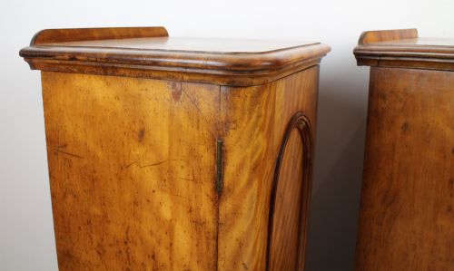 PAIR OF VICTORIAN SATIN WALNUT BEDSIDE CABINETS - ADDITIONAL PHOTO 11