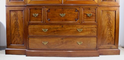 GEORGE III MAHOGANY BREAKFRONT SECRETAIRE LINEN PRESS WARDROBE - ADDITIONAL PHOTO 4