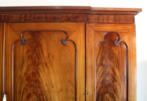 GEORGE III MAHOGANY BREAKFRONT SECRETAIRE LINEN PRESS WARDROBE - ADDITIONAL PHOTO 6