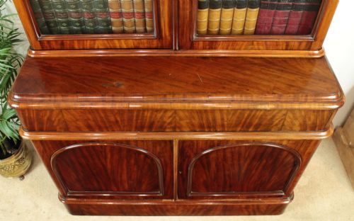 ANTIQUE VICTORIAN MAHOGANY TWO DOOR BOOKCASE - ADDITIONAL PHOTO 5