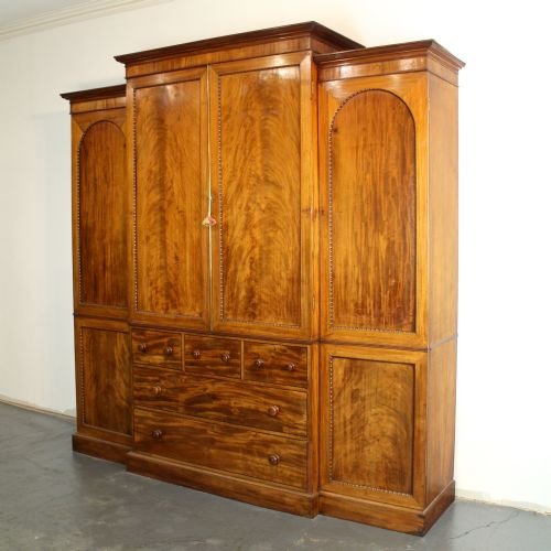 GEORGE III MAHOGANY BREAKFRONT LINEN PRESS WARDROBE - ADDITIONAL PHOTO 1