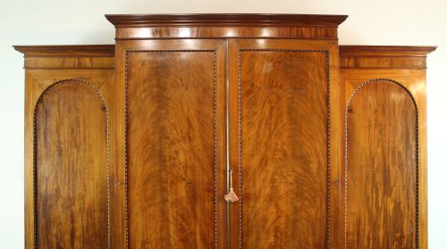 GEORGE III MAHOGANY BREAKFRONT LINEN PRESS WARDROBE - ADDITIONAL PHOTO 2
