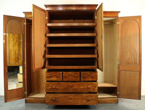 GEORGE III MAHOGANY BREAKFRONT LINEN PRESS WARDROBE - ADDITIONAL PHOTO 7