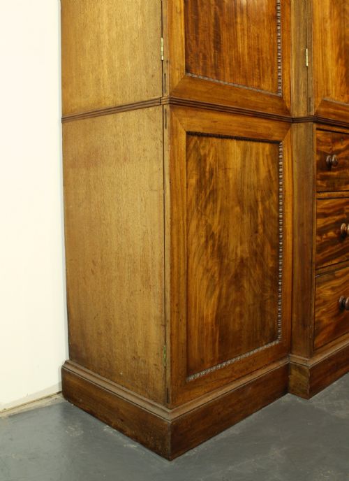 GEORGE III MAHOGANY BREAKFRONT LINEN PRESS WARDROBE - ADDITIONAL PHOTO 13