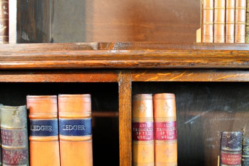EARLY 20TH CENTURY OAK OPEN BOOKCASE - ADDITIONAL PHOTO 6