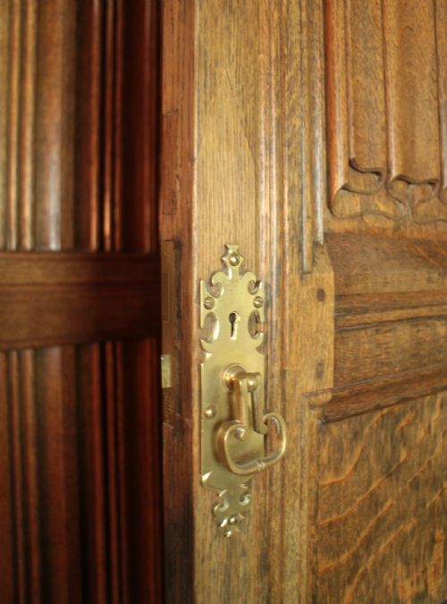 ARTS CRAFTS GILLOWSPUGIN OAK WARDROBE PRESS 8FT WIDE X 8FT HIGH - ADDITIONAL PHOTO 13