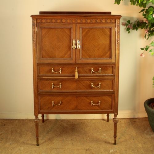 SUPER GILLOWS CARVED WALNUT BEDROOM SUITE - ADDITIONAL PHOTO 4
