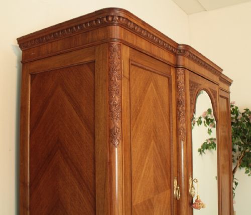 SUPER GILLOWS CARVED WALNUT BEDROOM SUITE - ADDITIONAL PHOTO 5