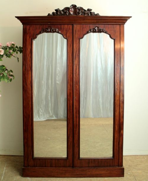 PAIR OF WILLIAM IV MAHOGANY WARDROBES - ADDITIONAL PHOTO 3