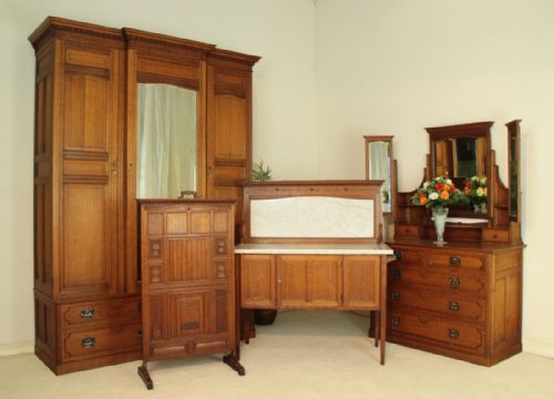arts crafts oak four piece bedroom suite attributed to maple co - CATEGORY: ANTIQUE FURNITURE - DATED VICTORIAN