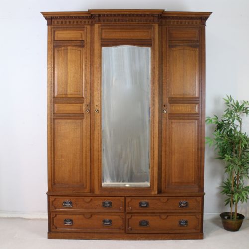 ARTS CRAFTS OAK FOUR PIECE BEDROOM SUITE ATTRIBUTED TO MAPLE CO - ADDITIONAL PHOTO 1