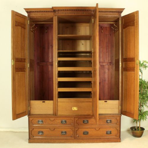 ARTS CRAFTS OAK FOUR PIECE BEDROOM SUITE ATTRIBUTED TO MAPLE CO - ADDITIONAL PHOTO 2
