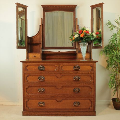 ARTS CRAFTS OAK FOUR PIECE BEDROOM SUITE ATTRIBUTED TO MAPLE CO - ADDITIONAL PHOTO 3