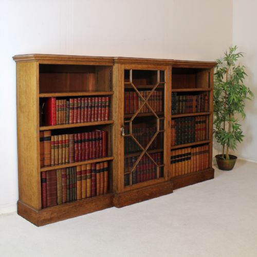 victorian breakfront oak floor bookcase 4ft high - CATEGORY: ANTIQUE BOOKCASES - DATED VICTORIAN