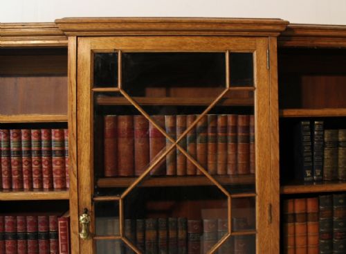 VICTORIAN BREAKFRONT OAK FLOOR BOOKCASE 4FT HIGH - ADDITIONAL PHOTO 2