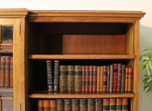 VICTORIAN BREAKFRONT OAK FLOOR BOOKCASE 4FT HIGH - ADDITIONAL PHOTO 3