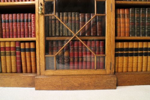 VICTORIAN BREAKFRONT OAK FLOOR BOOKCASE 4FT HIGH - ADDITIONAL PHOTO 5