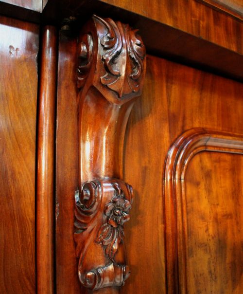 VICTORIAN MAHOGANY THREE DOOR BREAKFRONT WARDROBE - ADDITIONAL PHOTO 6