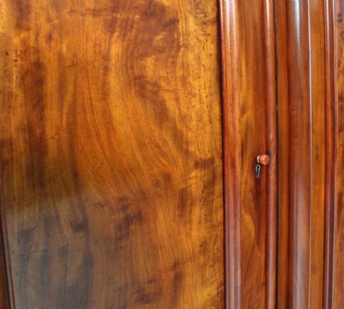 VICTORIAN MAHOGANY THREE DOOR BREAKFRONT WARDROBE - ADDITIONAL PHOTO 10