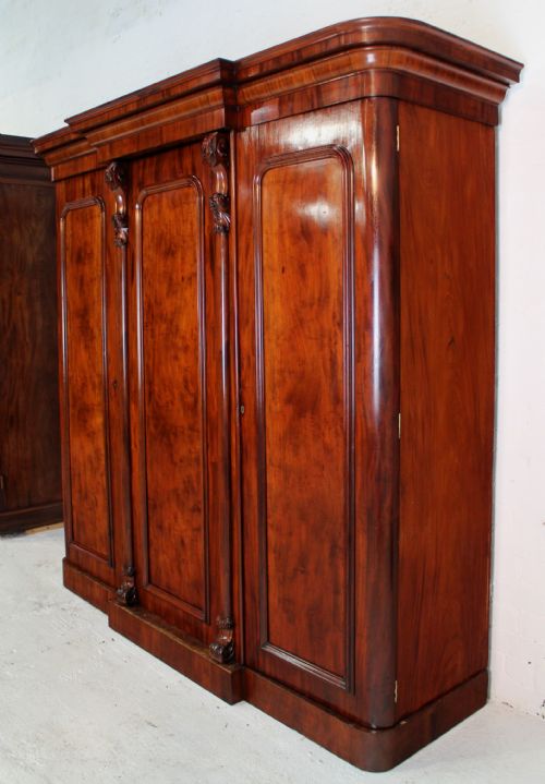 VICTORIAN MAHOGANY THREE DOOR BREAKFRONT WARDROBE - ADDITIONAL PHOTO 13