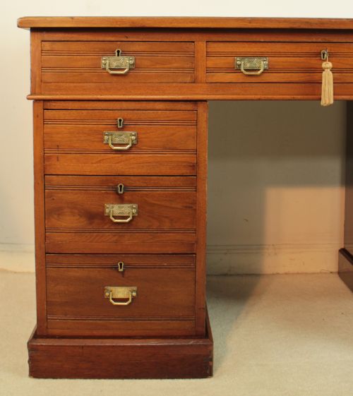 LATE VICTORIAN WALNUT PEDESTAL DESK C1880 - ADDITIONAL PHOTO 5