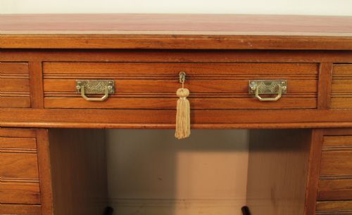 LATE VICTORIAN WALNUT PEDESTAL DESK C1880 - ADDITIONAL PHOTO 8