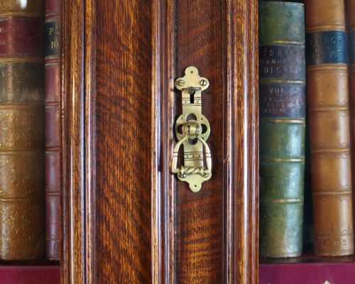 LARGE VICTORIAN OAK BREAKFRONT BOOKCASE ATTRIBUTED TO MAPLE CO - ADDITIONAL PHOTO 15