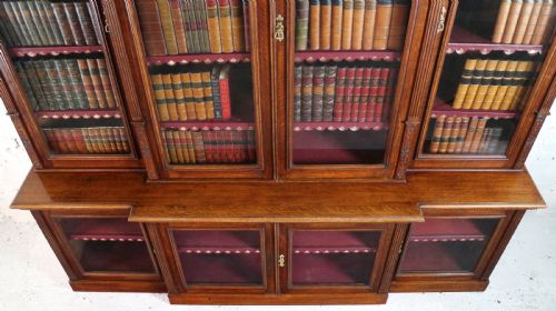 LARGE VICTORIAN OAK BREAKFRONT BOOKCASE ATTRIBUTED TO MAPLE CO - ADDITIONAL PHOTO 16